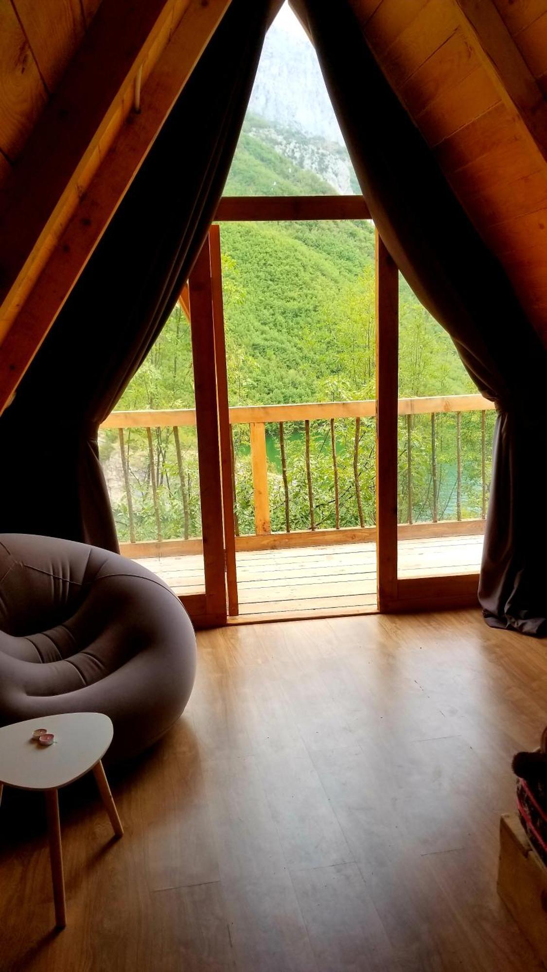 Guest house Twin Komani Koman